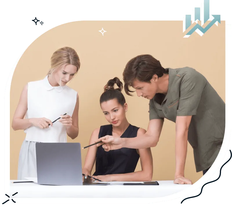 Three specialists discussing a learning course for consultants